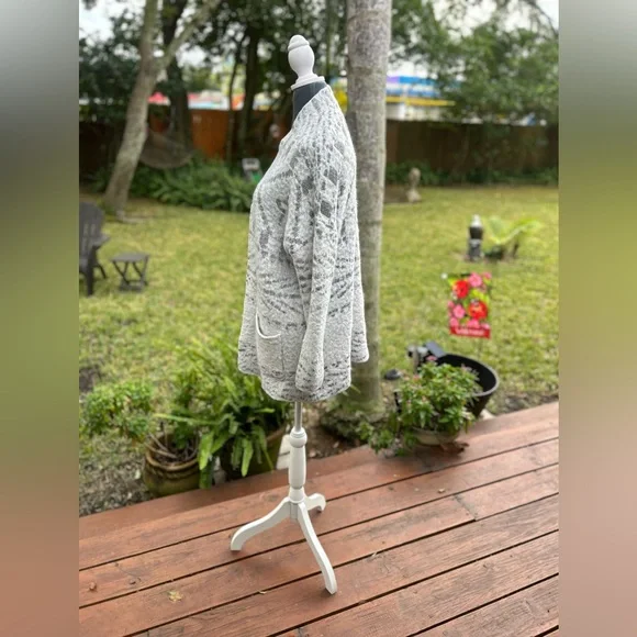 Gray/white open front cardigan with pockets - Picture 5 of 7